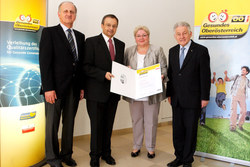 Verleihung des Qualitätszertifikates  Gesunde Gemeinde durch Gesundheitsreferenten  Landeshauptmann Dr. Josef Pühringer.