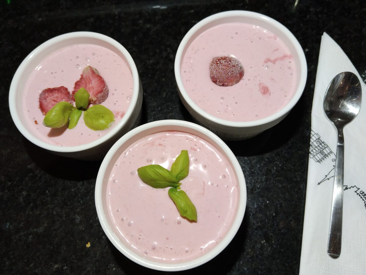 Erdbeer-Basilikum-Dessert