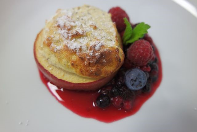 Apfel mit Topfen-Mohnsoufflée