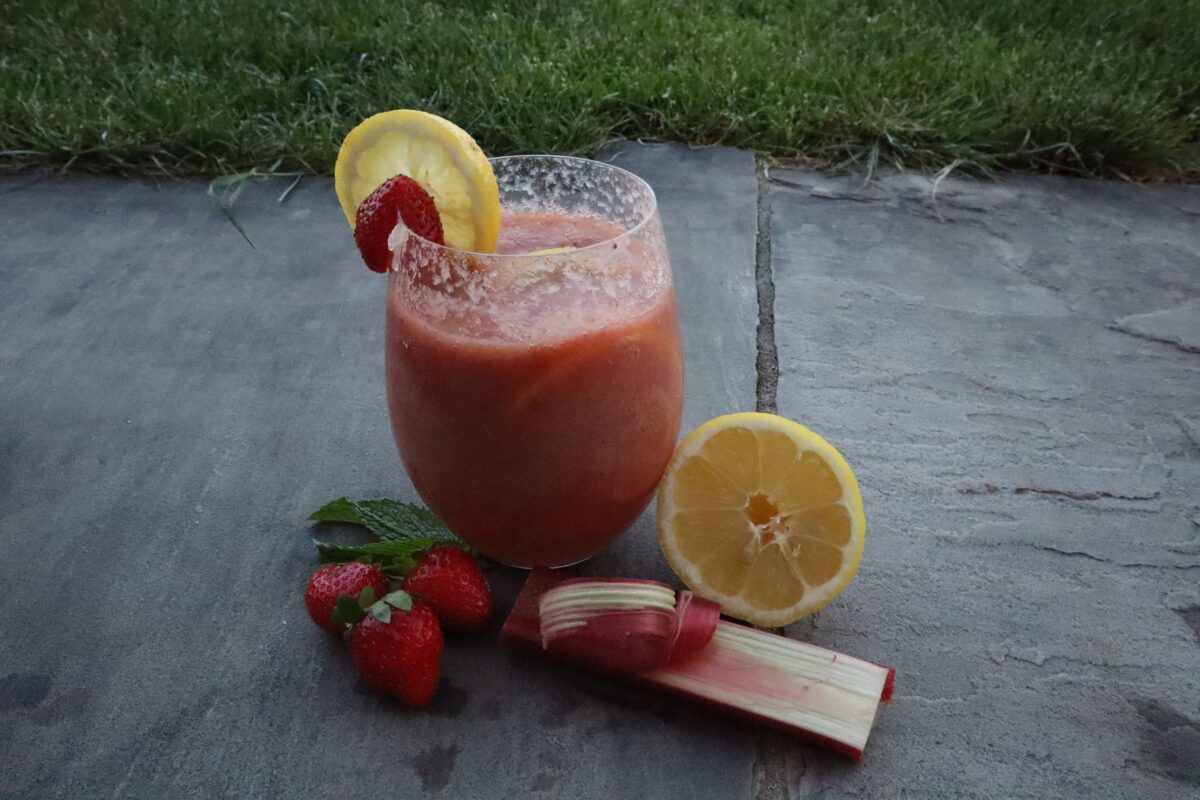 Erdbeer Rhabarber Spritz