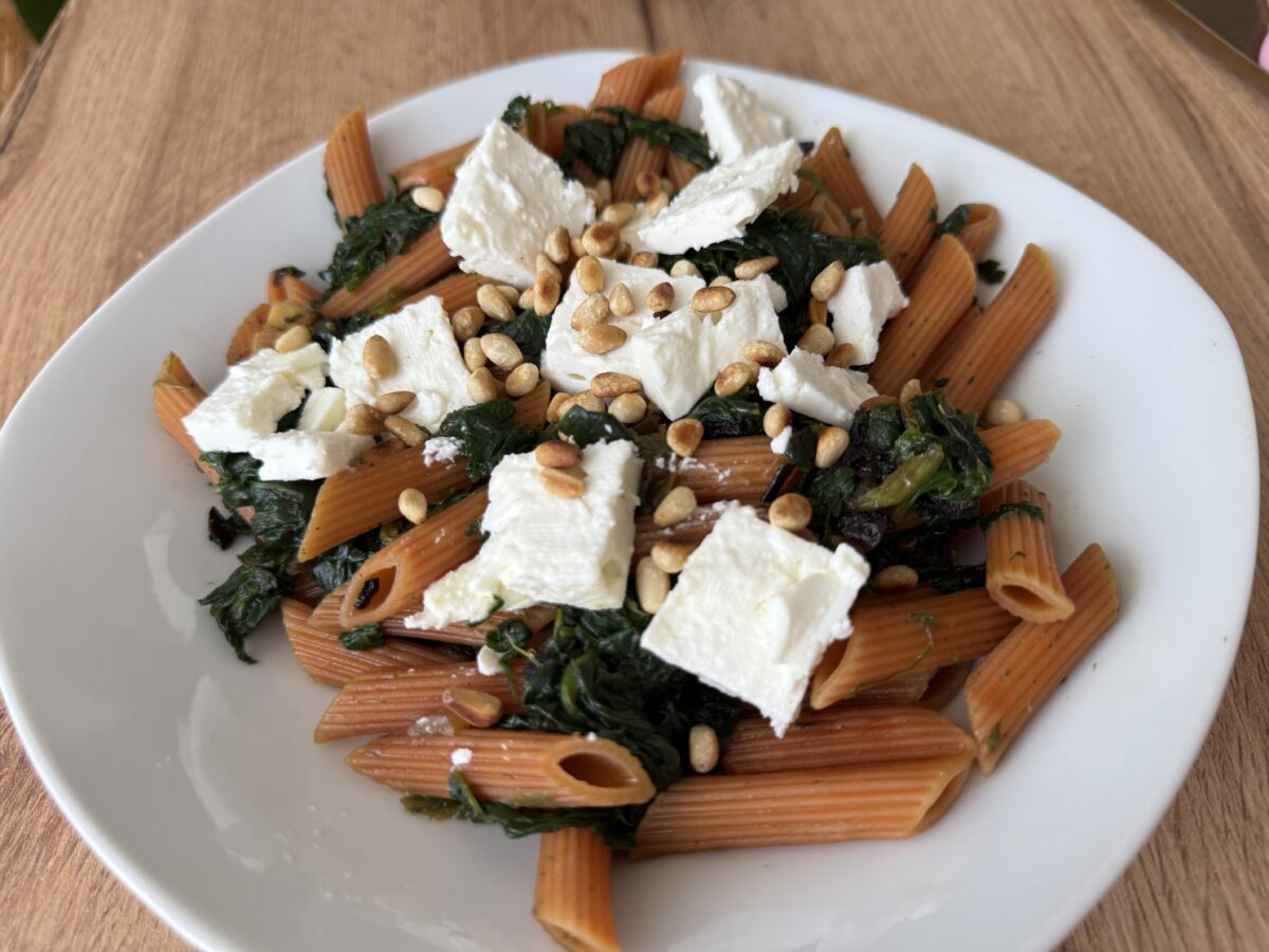 Mediterrane Linsenpasta Mit Spinat & Feta